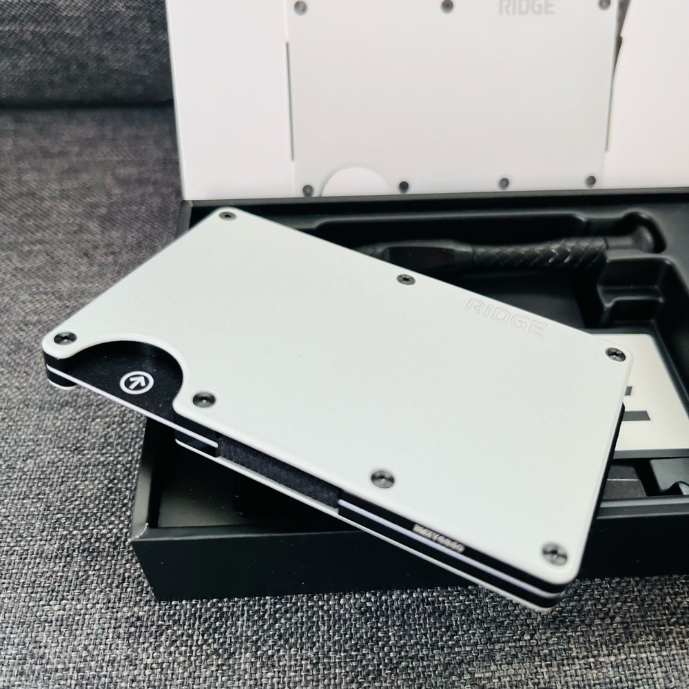 Minimalist Aluminum Card Holder Wallet - Silver